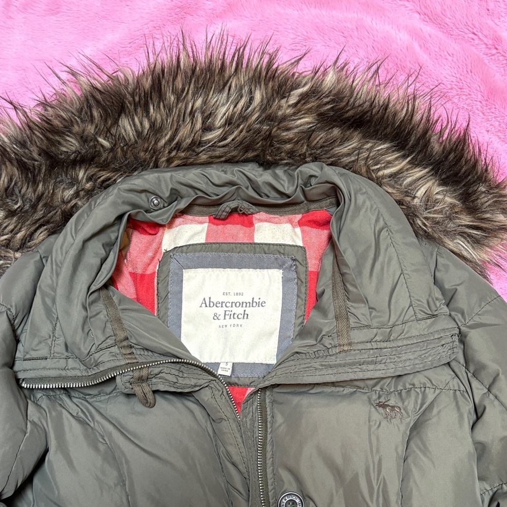 Retro A&F Olive Green Puffer w/ Plaid Flannel Lining, Detachable Faux Fur Hood - Picture 3 of 11